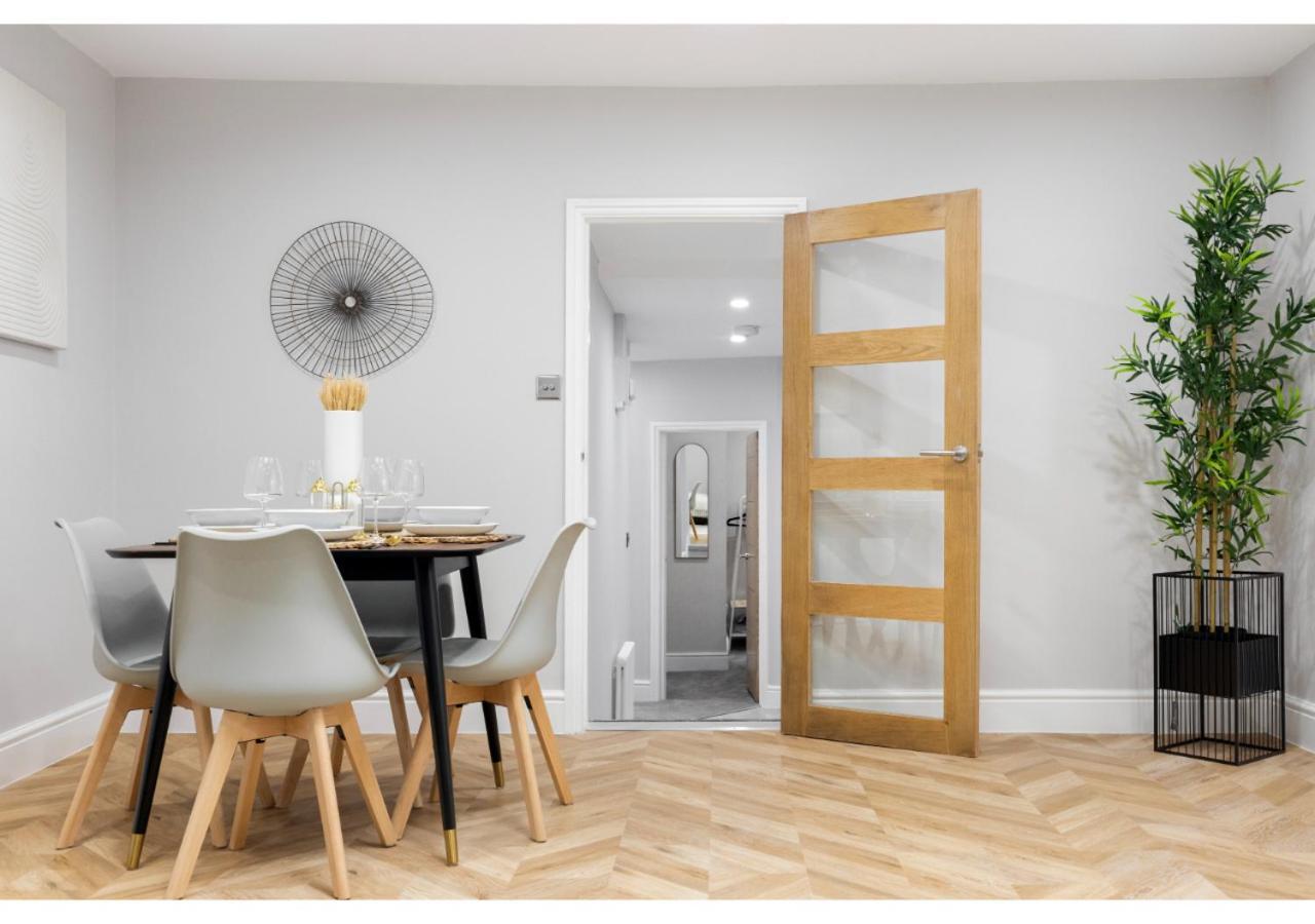 Conveniently Situated - Luxuriously Furnished! Apartment London Exterior photo
