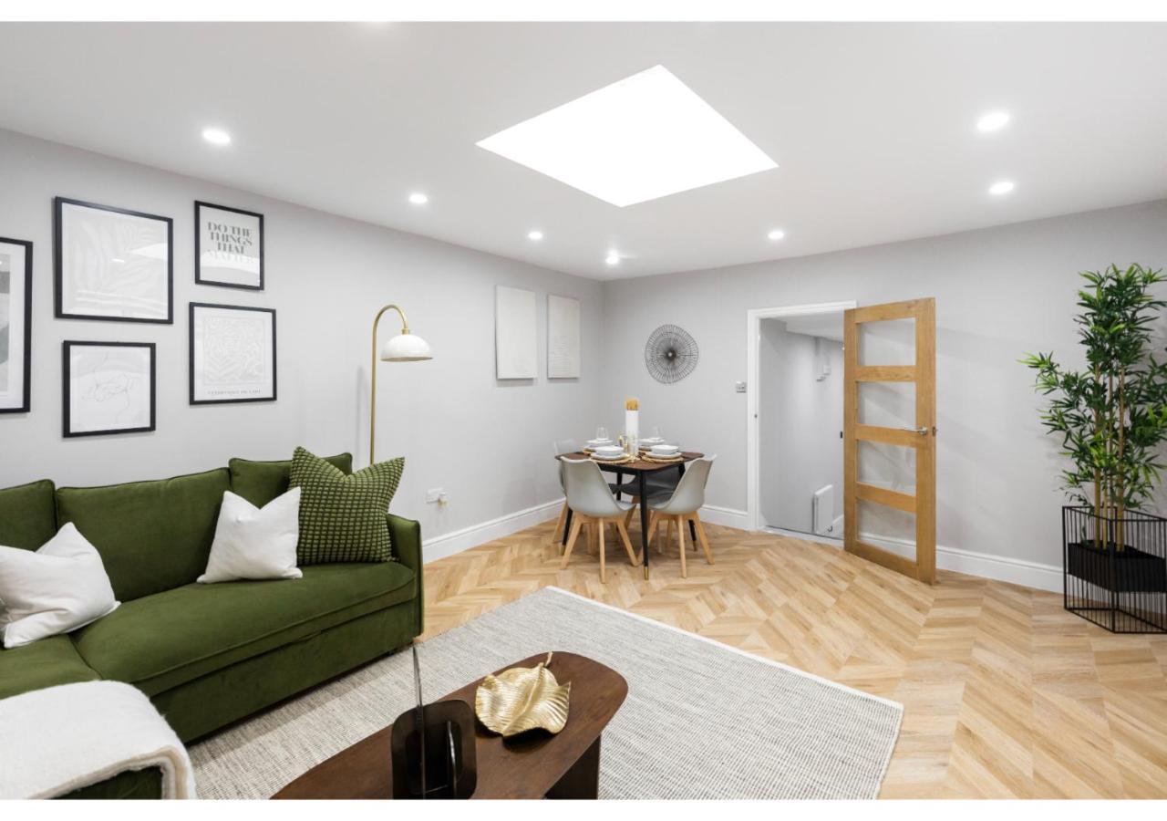 Conveniently Situated - Luxuriously Furnished! Apartment London Exterior photo