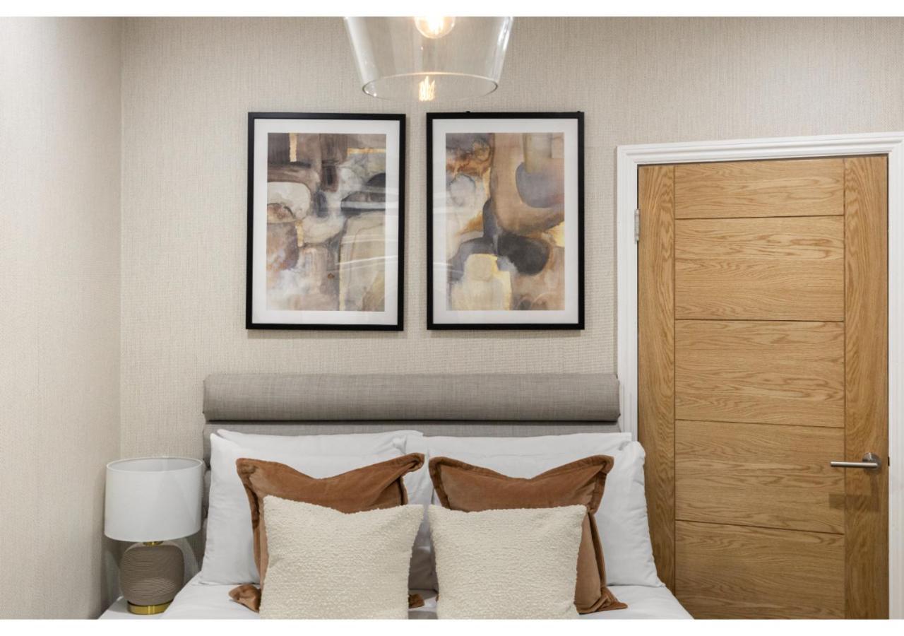 Conveniently Situated - Luxuriously Furnished! Apartment London Exterior photo