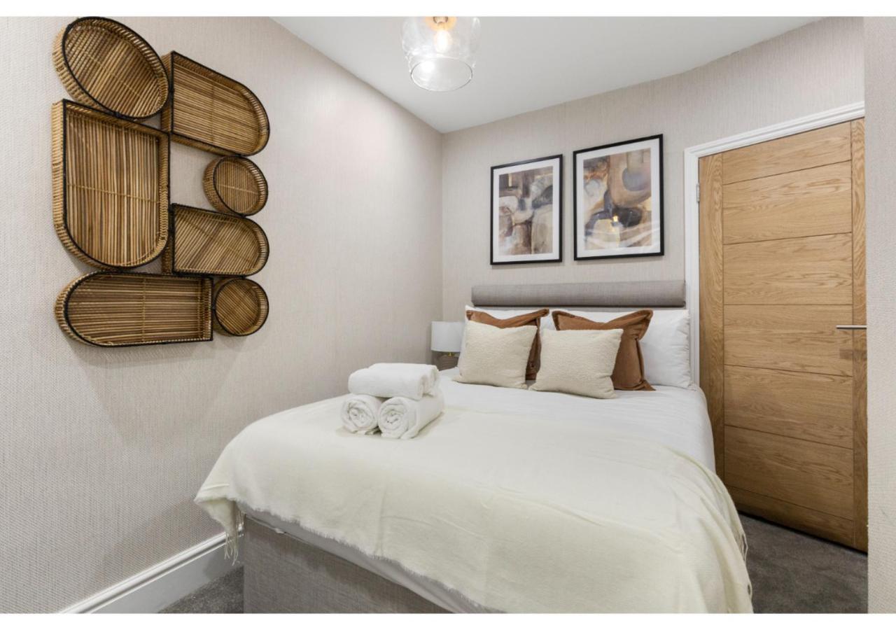Conveniently Situated - Luxuriously Furnished! Apartment London Exterior photo