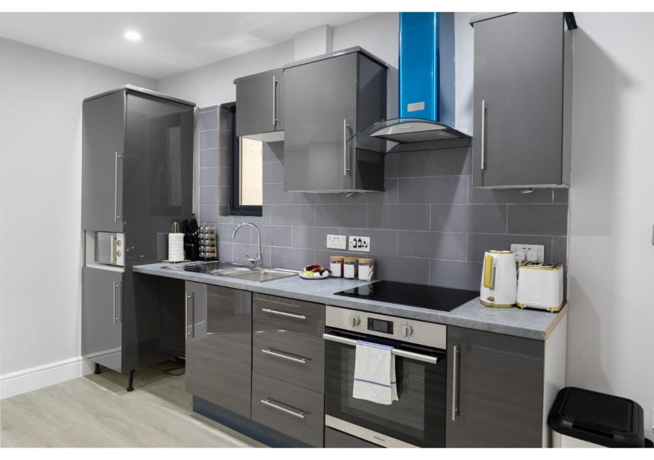 Conveniently Situated - Luxuriously Furnished! Apartment London Exterior photo